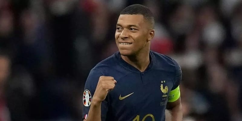 Mbappé lập cú đúp lịch sử áp sát kỷ lục World Cup của Messi